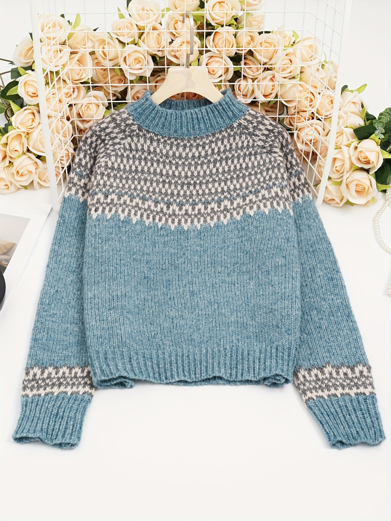 Damski norweski sweter w geometryczny wzór